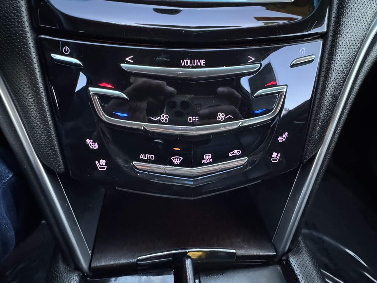 2019 Cadillac XTS Luxury Image 13 of 15