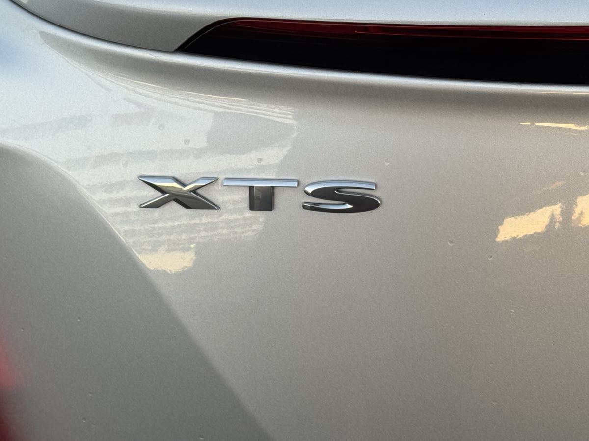 2019 Cadillac XTS Luxury Image 10 of 15