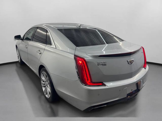 2019 Cadillac XTS Luxury Image 2 of 9