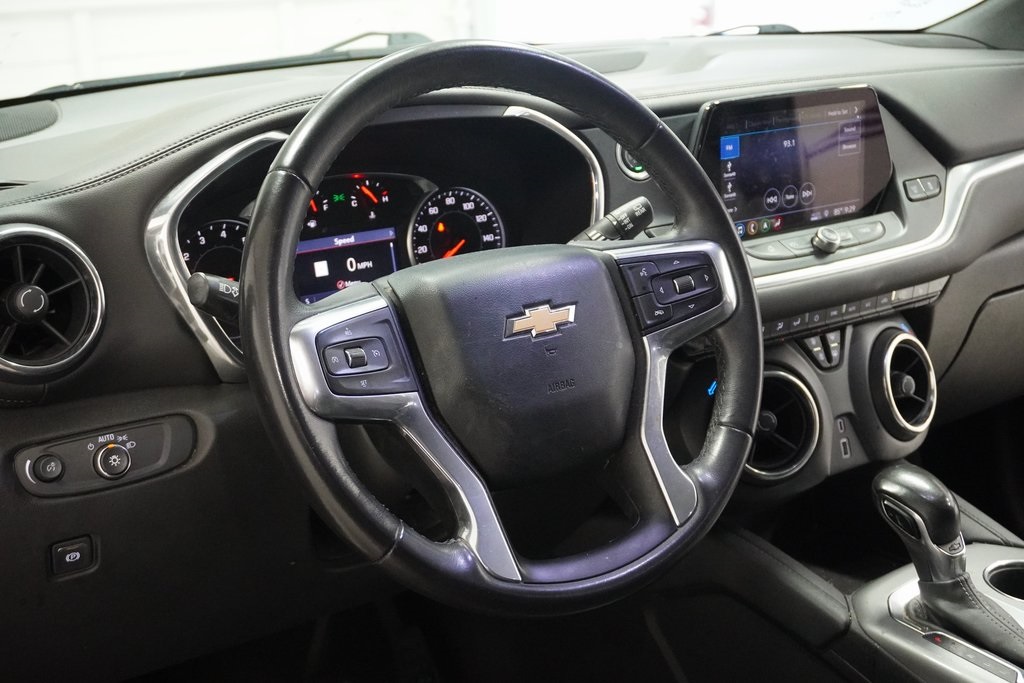 Vehicle image 16 of 43