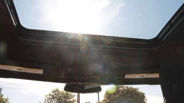 Vehicle image 20 of 23