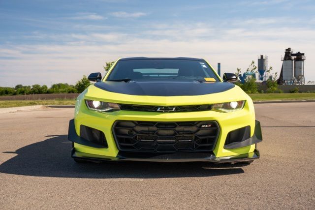 2019 Chevrolet Camaro ZL1 Image 2 of 26