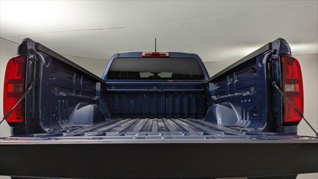 Vehicle image 17 of 33