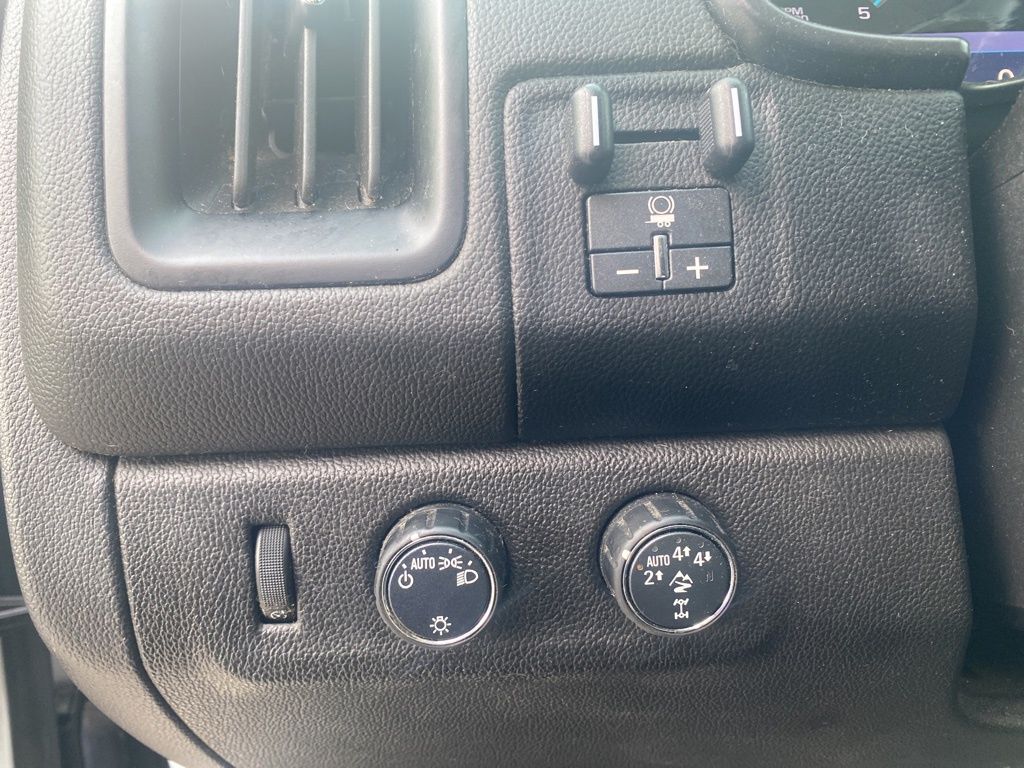 Vehicle image 12 of 17