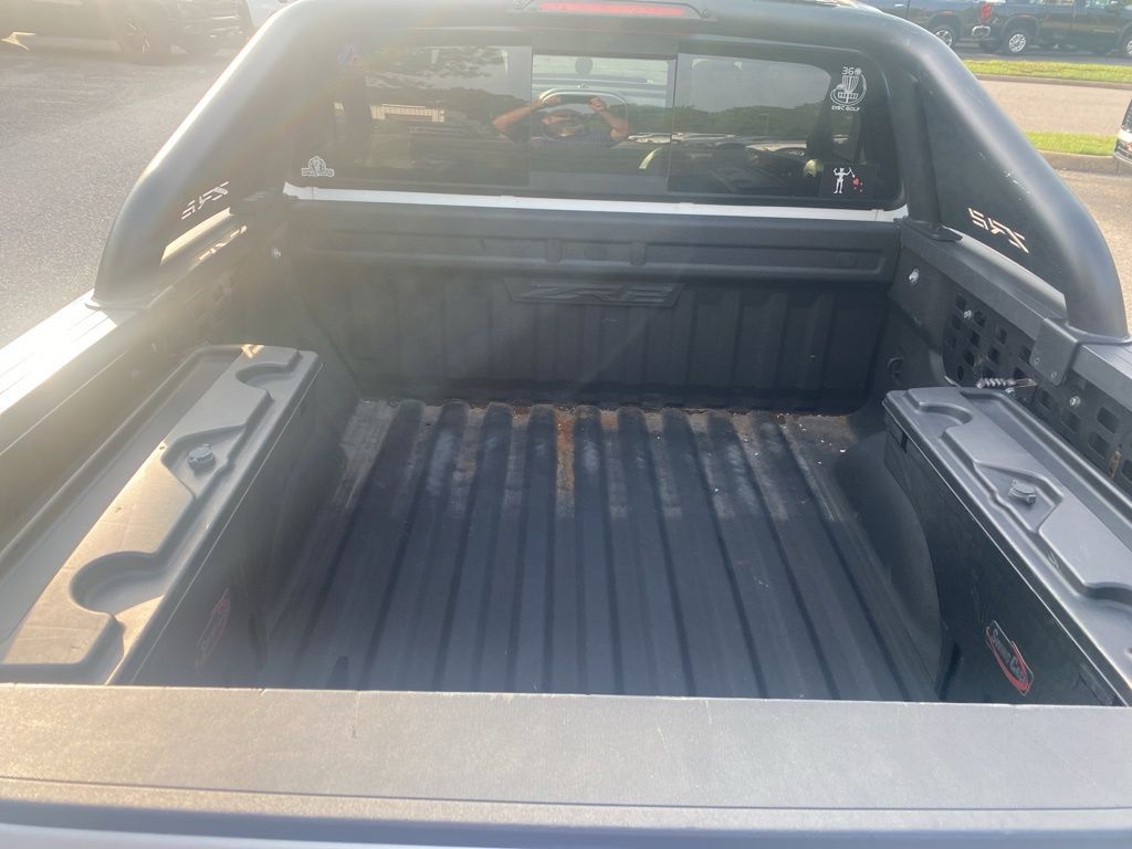 Vehicle image 7 of 17