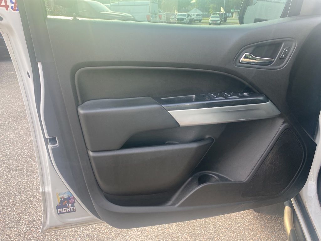 Vehicle image 11 of 17
