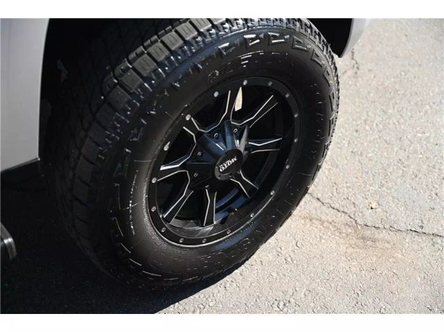Vehicle image 10 of 33