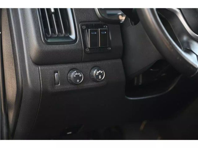 Vehicle image 23 of 33