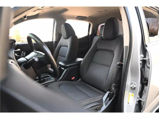 Vehicle image 25 of 33