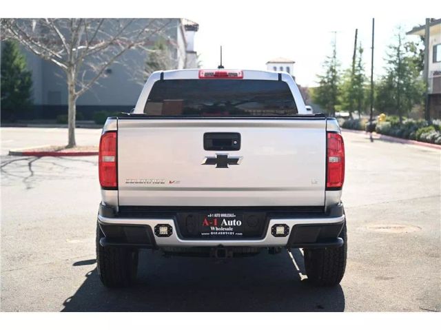 Vehicle image 6 of 33