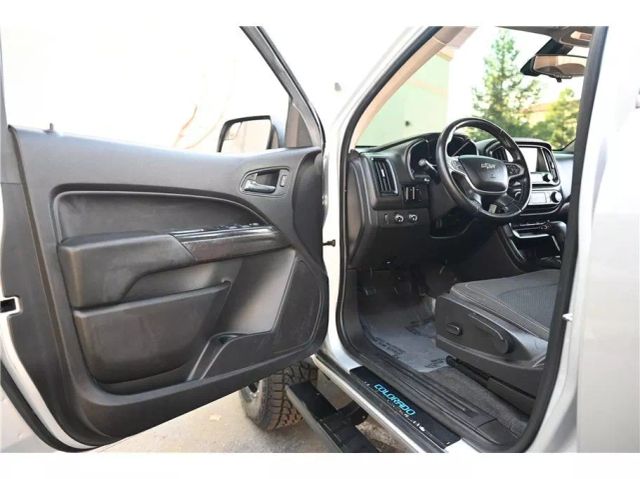 Vehicle image 24 of 33