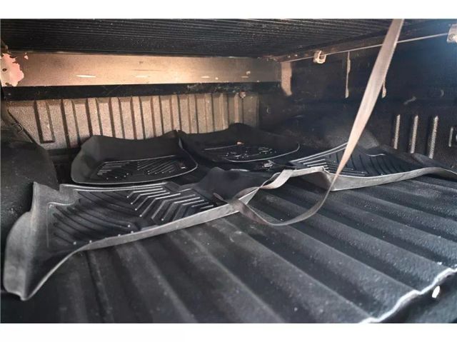 Vehicle image 17 of 33