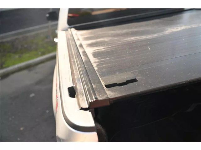 Vehicle image 19 of 33