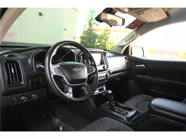Vehicle image 22 of 33