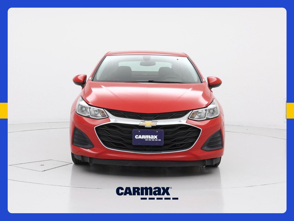 2019 Chevrolet Cruze LS Image 2 of 23