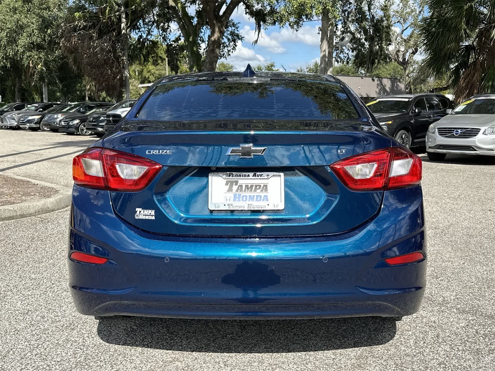 2019 Chevrolet Cruze LT Image 3 of 21