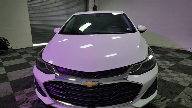 2019 Chevrolet Cruze LT Image 2 of 25