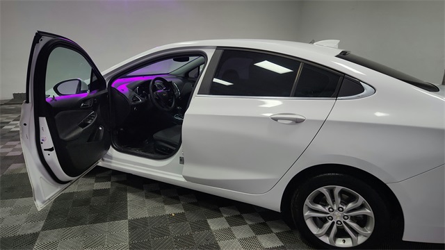 2019 Chevrolet Cruze LT Image 10 of 25