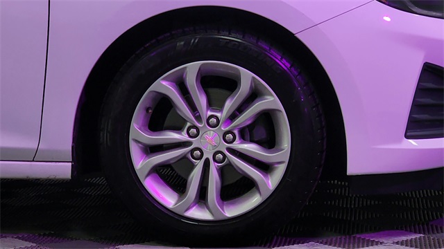 2019 Chevrolet Cruze LT Image 12 of 25