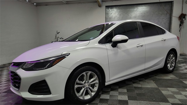 2019 Chevrolet Cruze LT Image 1 of 25
