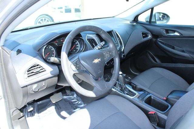 2019 Chevrolet Cruze LT Image 15 of 27