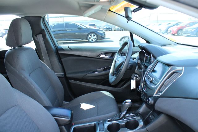 2019 Chevrolet Cruze LT Image 13 of 27