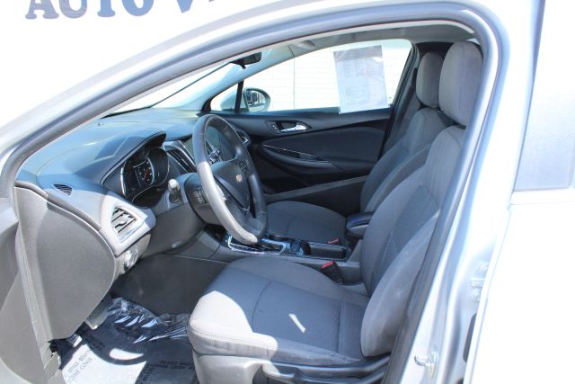 2019 Chevrolet Cruze LT Image 11 of 27