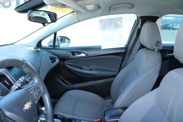 2019 Chevrolet Cruze LT Image 12 of 27