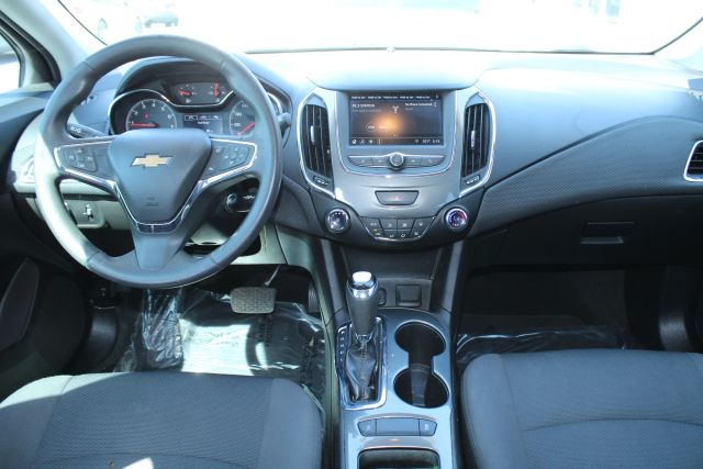 2019 Chevrolet Cruze LT Image 16 of 27
