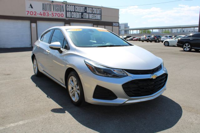 2019 Chevrolet Cruze LT Image 3 of 27