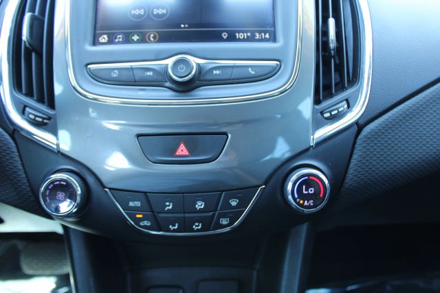 2019 Chevrolet Cruze LT Image 26 of 27