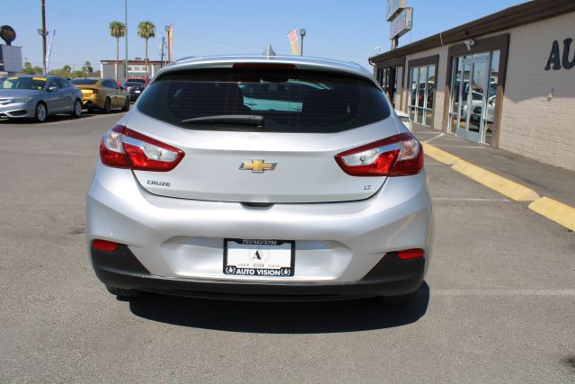 2019 Chevrolet Cruze LT Image 5 of 27