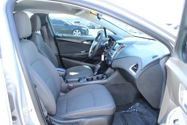 2019 Chevrolet Cruze LT Image 9 of 27