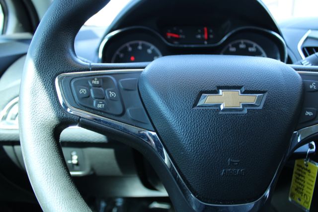 2019 Chevrolet Cruze LT Image 17 of 27