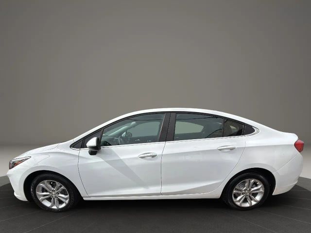 2019 Chevrolet Cruze LT Image 1 of 1