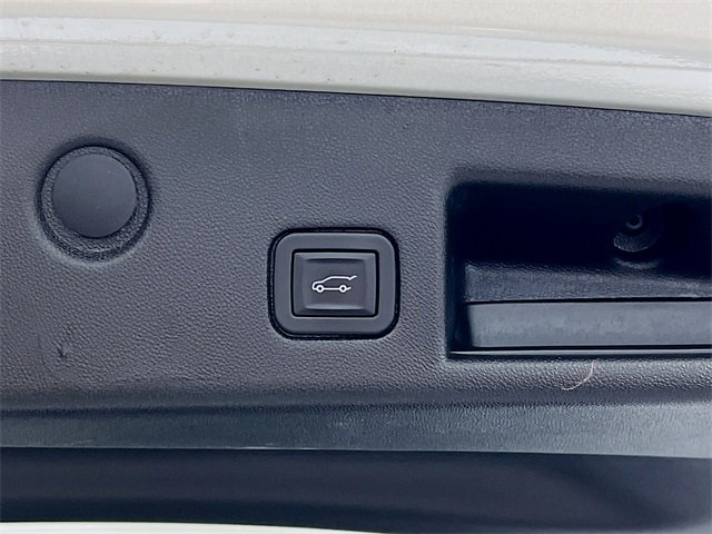 Vehicle image 37 of 40