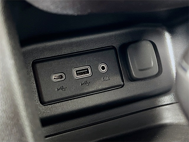 Vehicle image 35 of 40