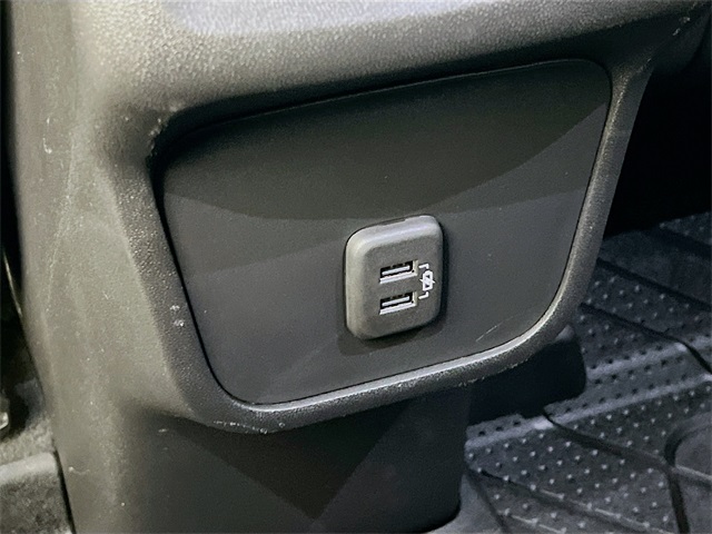 Vehicle image 31 of 40