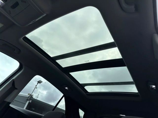 Vehicle image 19 of 22
