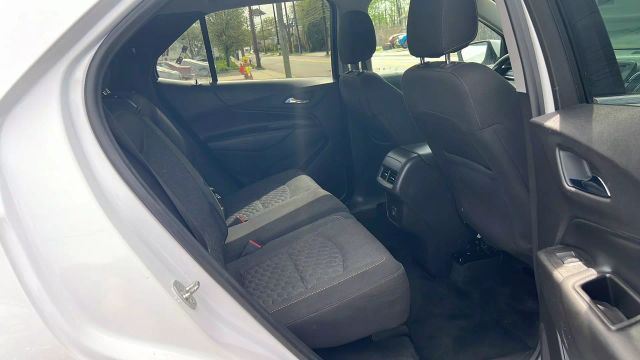 Vehicle image 29 of 34