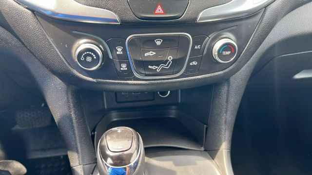 Vehicle image 19 of 34