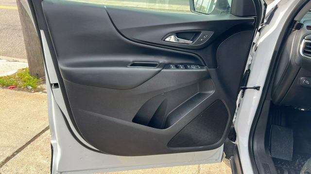 Vehicle image 22 of 34