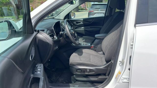 Vehicle image 27 of 34