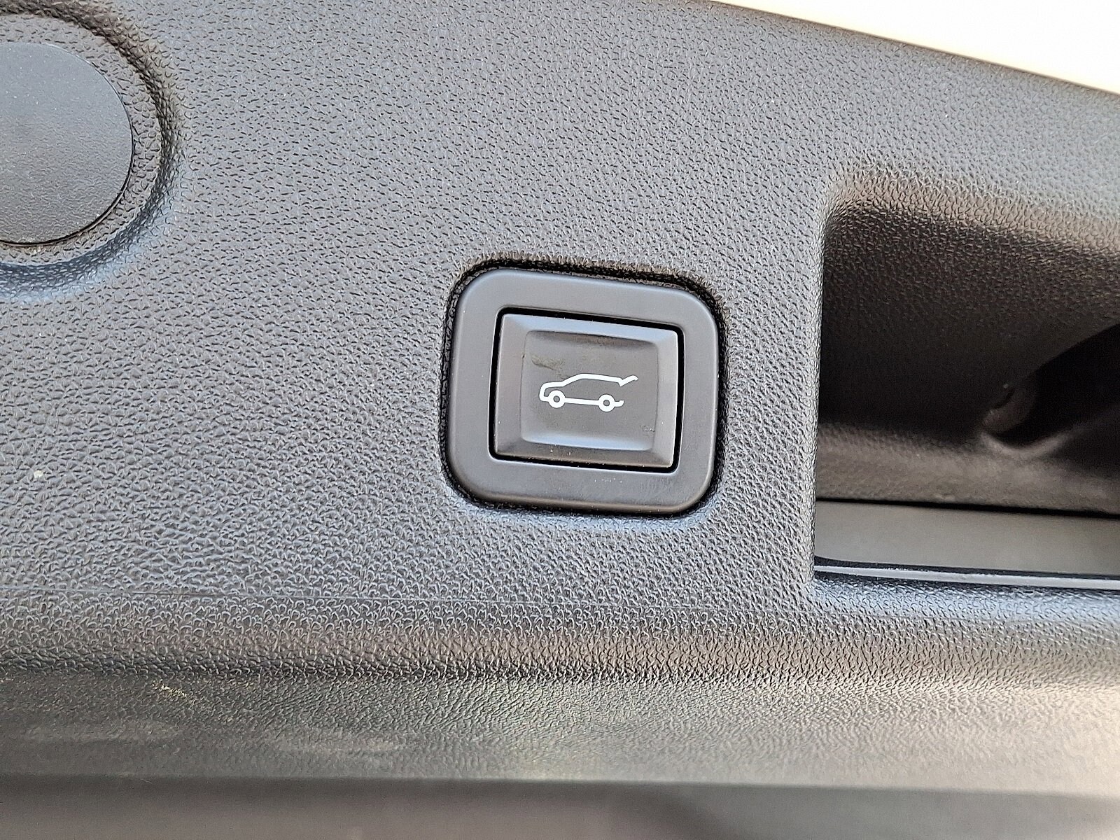 Vehicle image 28 of 30