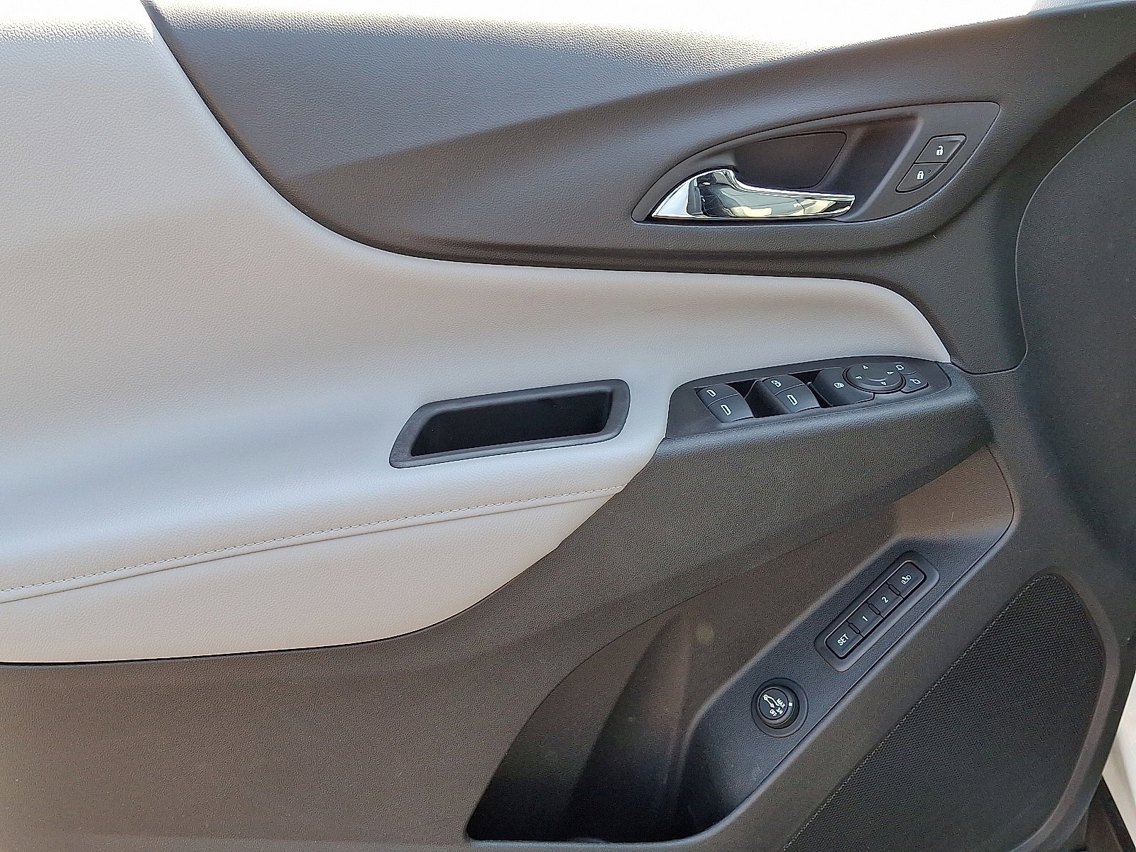 Vehicle image 12 of 30