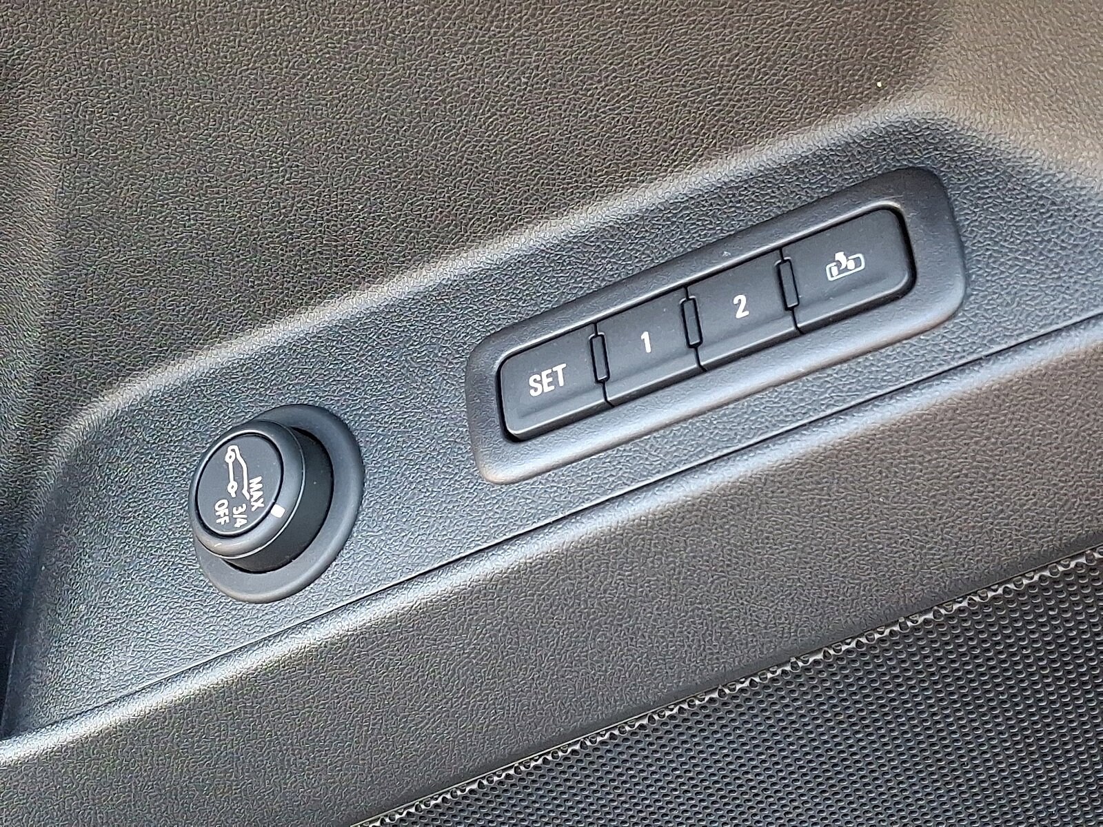 Vehicle image 25 of 30