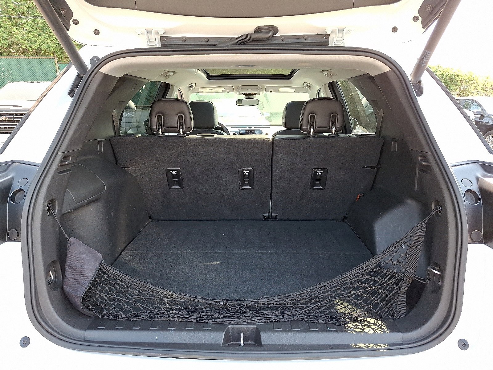 Vehicle image 27 of 30