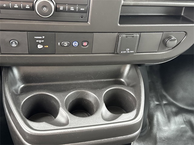 Vehicle image 14 of 28