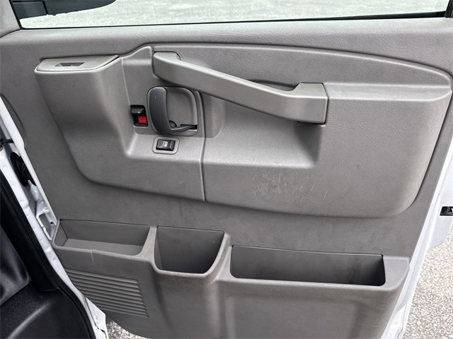 Vehicle image 26 of 28
