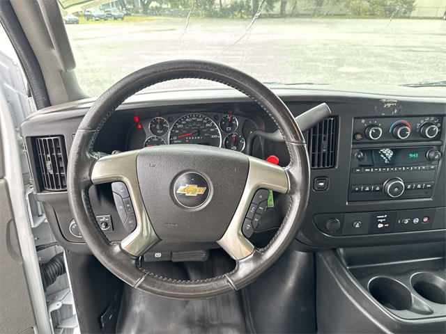 Vehicle image 10 of 28